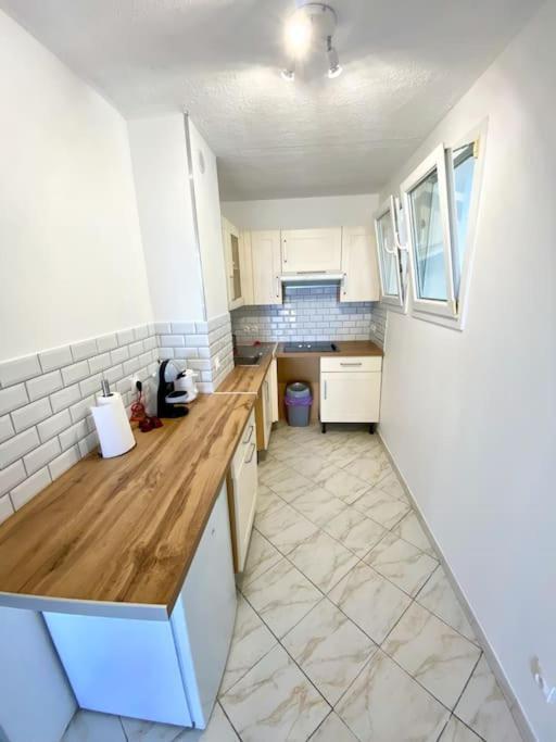 Appartement Spacieux 65M2, Avec Piscine Et Parking Frejus Exterior photo