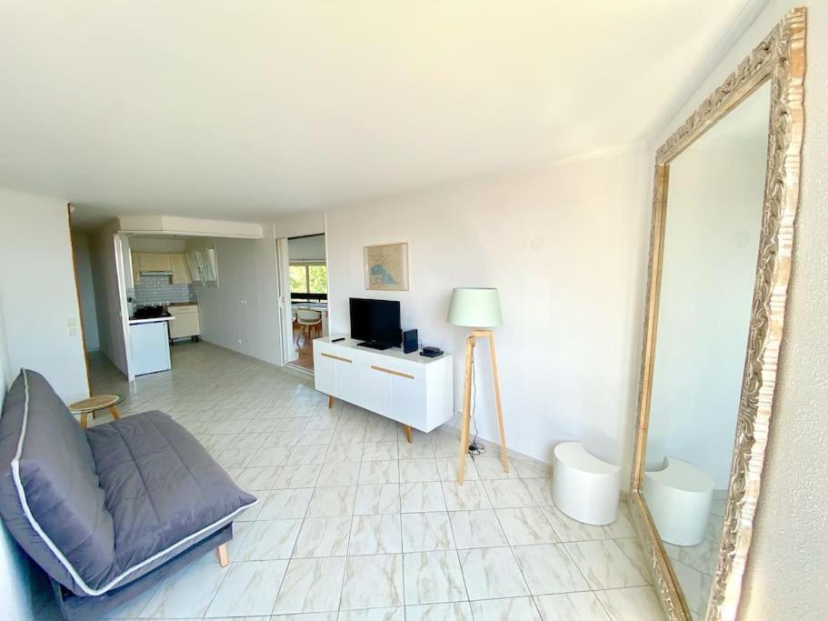 Appartement Spacieux 65M2, Avec Piscine Et Parking Frejus Exterior photo